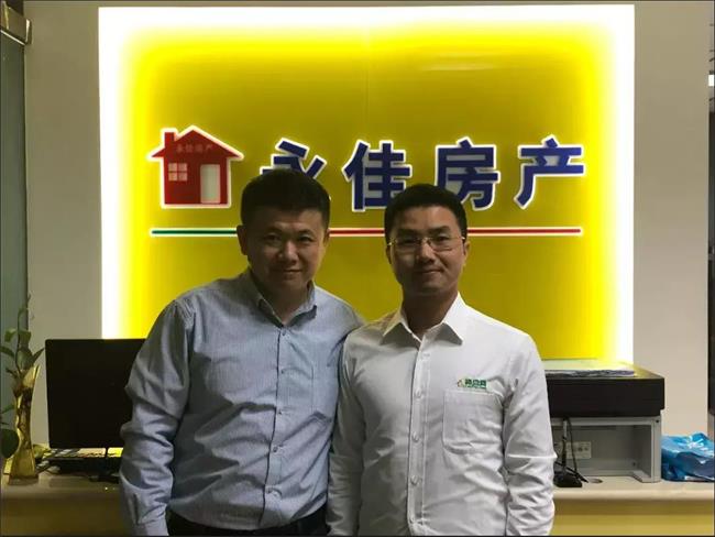 图为:赵凯军与戴跃合照 图为:赵凯军与戴跃合照
