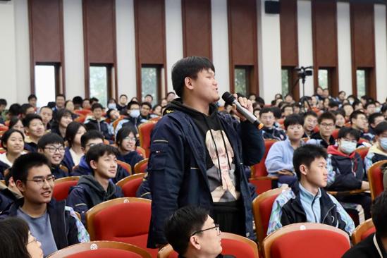 使用ChatGPT,我们不需要懂汉语、英语、方言.jpeg 使用ChatGPT,我们不需要懂汉语、英语、方言.jpeg